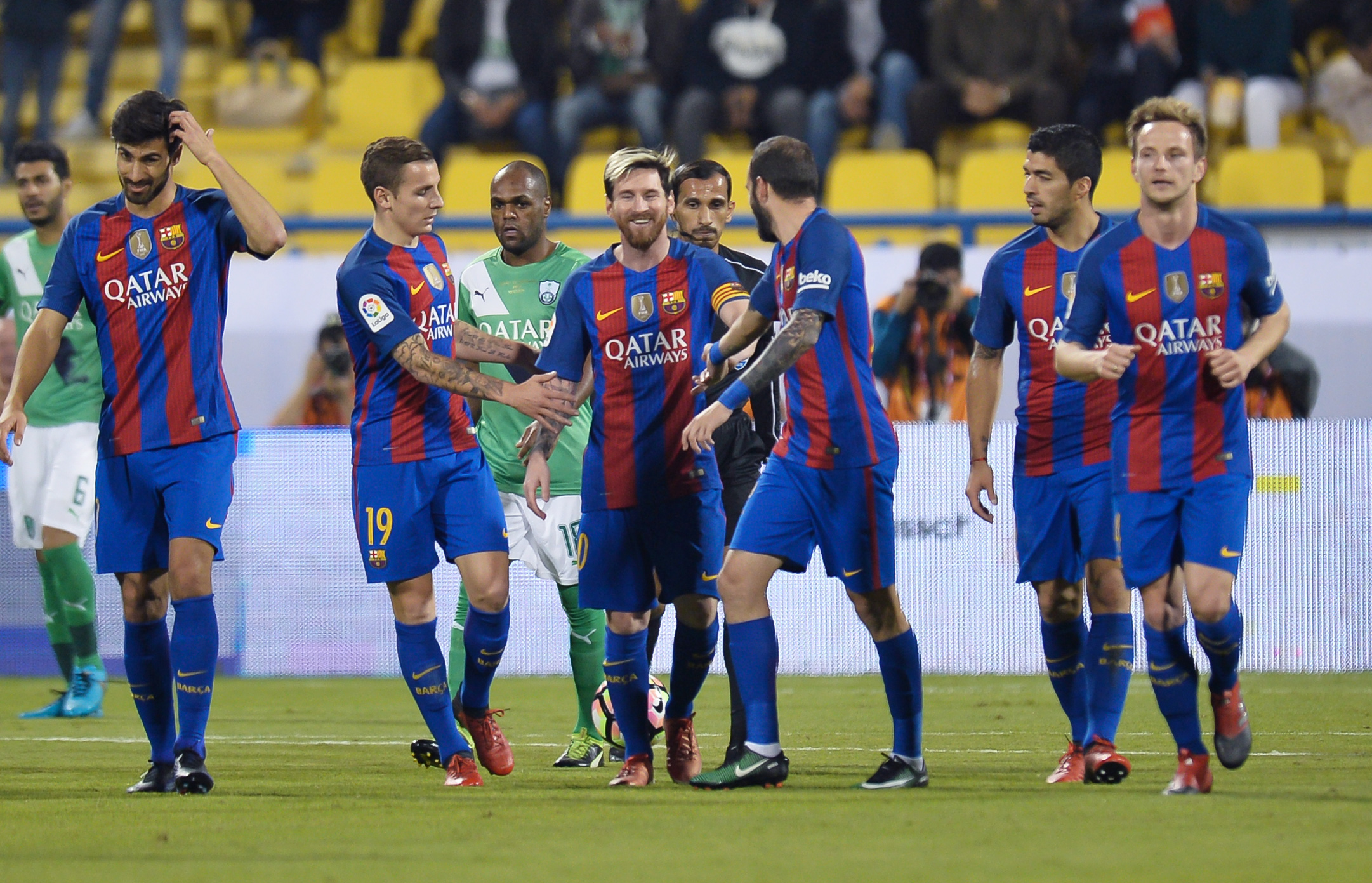 星空体育官网入口-吉达阿赫利惊险脱困，将士再冲一炮