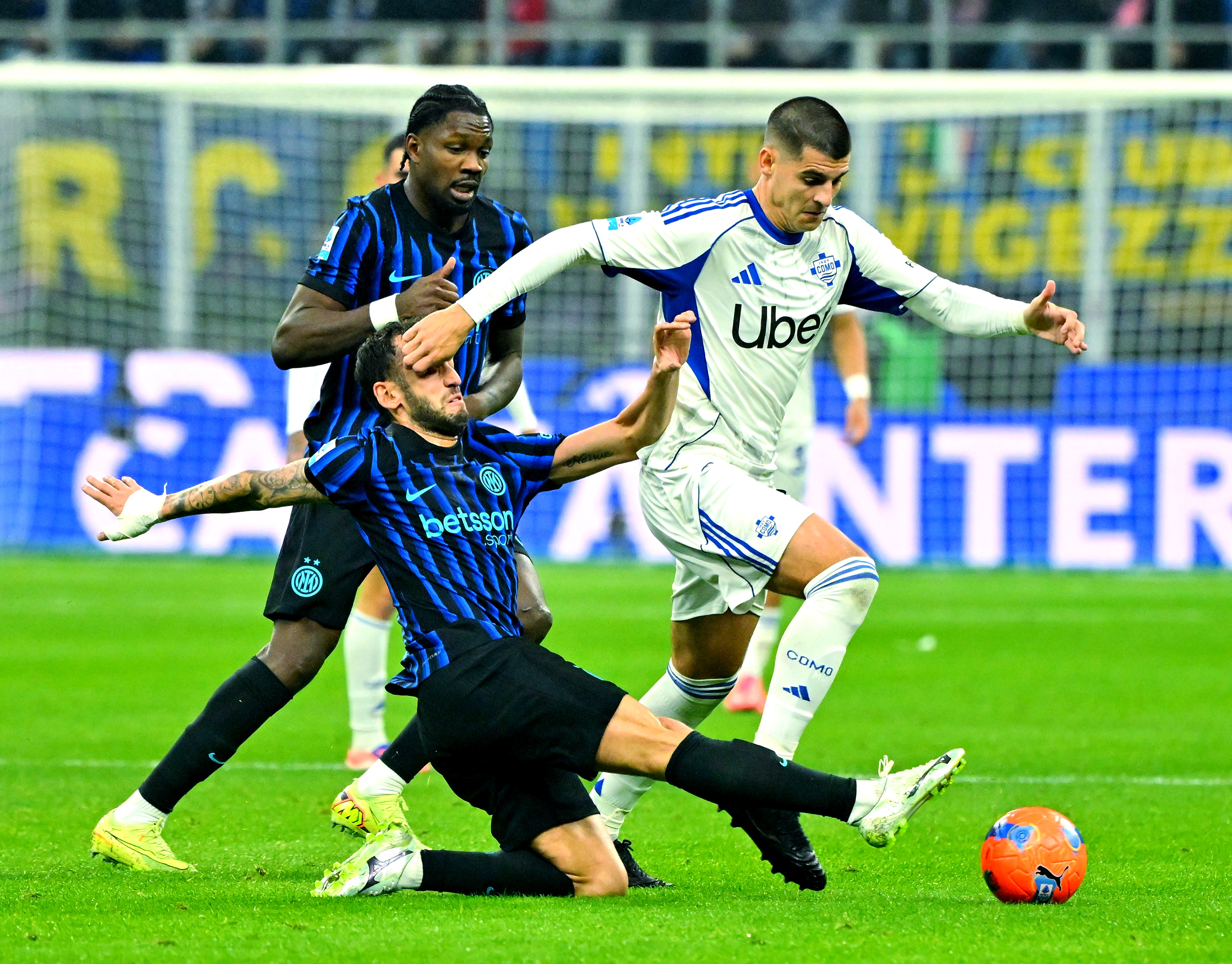 星空体育官网-国际米兰客场大胜,稳固联赛前三位置怎么排